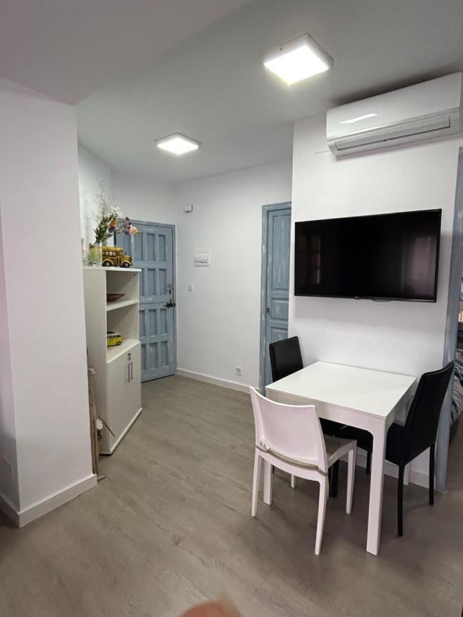 Acogedora Y Moderna Casa En Pueblo Vila Serra Exterior foto